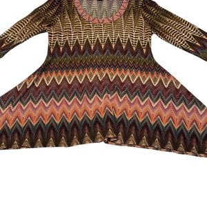 Karen Kane size small 3/4 sleeve Vibrant Zigzag Pattern shark bite hem tunic EUC